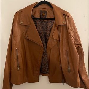 𝙱𝚛𝚘𝚠𝚗 𝙵𝚊𝚞𝚡 𝚕𝚎𝚊𝚝𝚑𝚎𝚛 𝟸𝚇 𝚓𝚊𝚌𝚔𝚎𝚝 𝚠𝚘𝚛𝚗 𝚝𝚠𝚒𝚌𝚎.